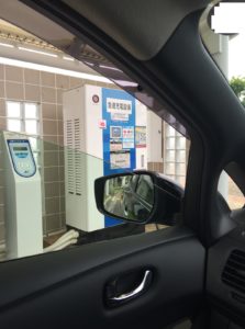 リーフ充電中