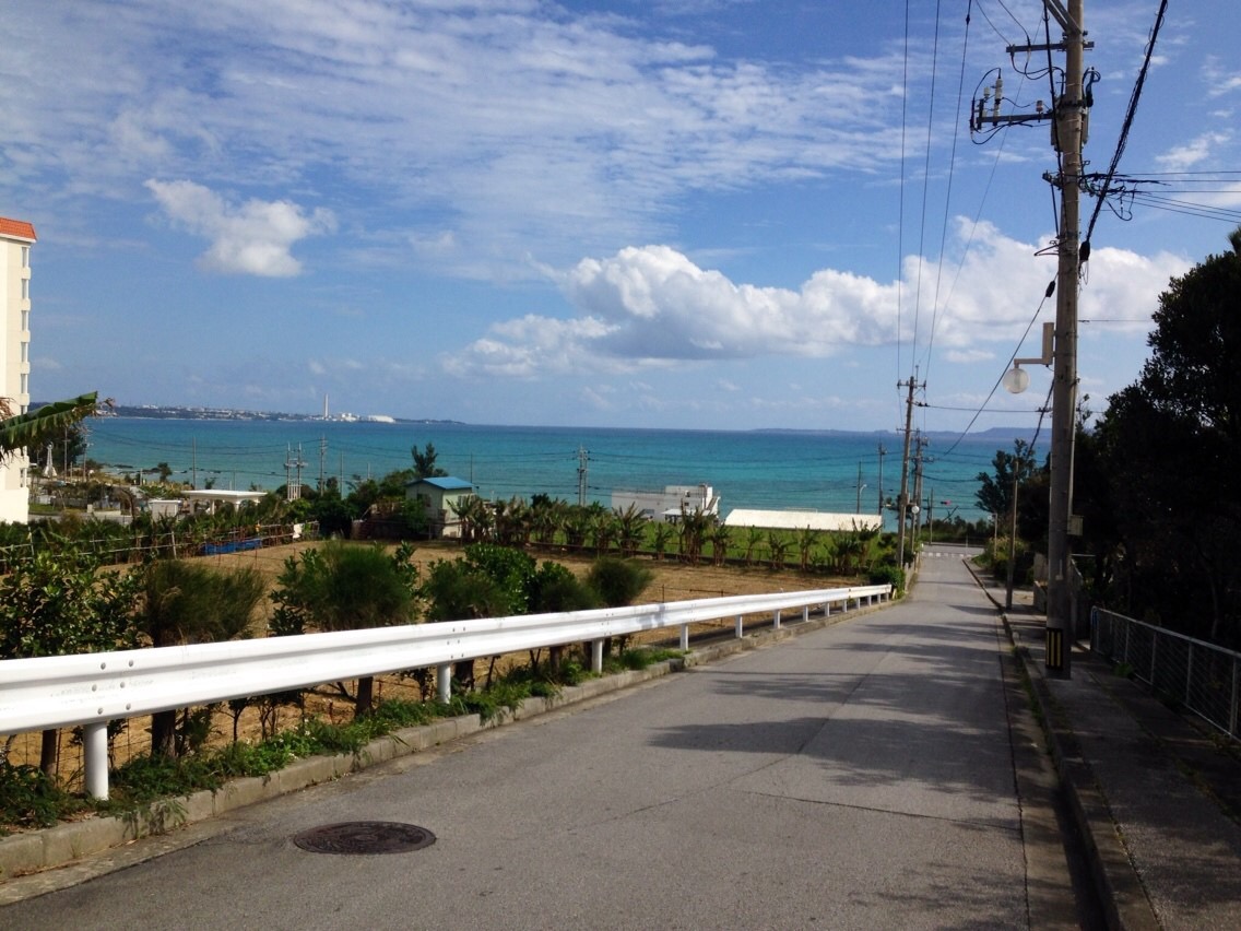 海と坂