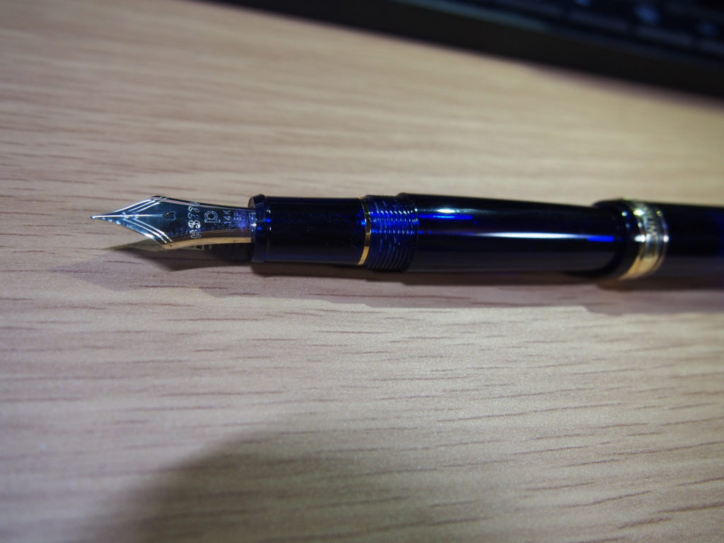 プラチナ万年筆 #3776 センチュリーシャルトルブルーは使いやすくて